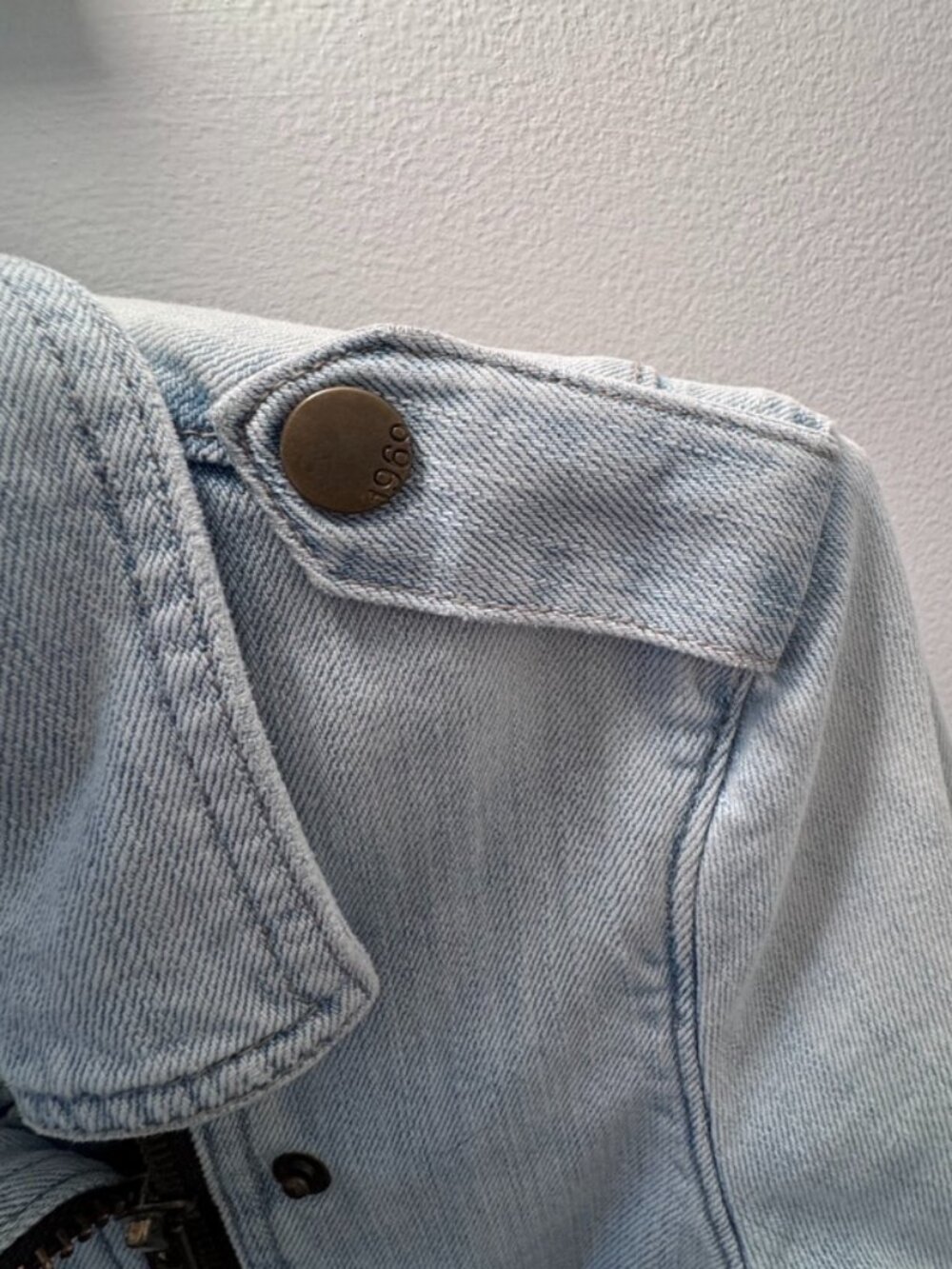 GAP Light Wash Denim Moto Women's Jacket XS Distressed Zip Jacket,Good Condition - Picture 7 of 11